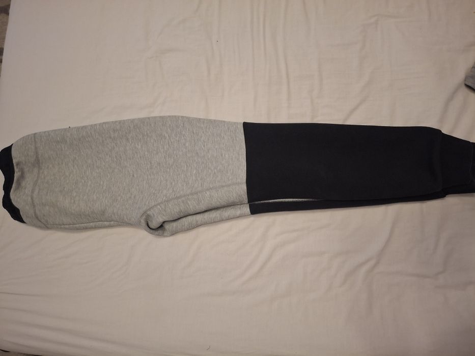 Pantaloni Nike Tech Gri si Negru