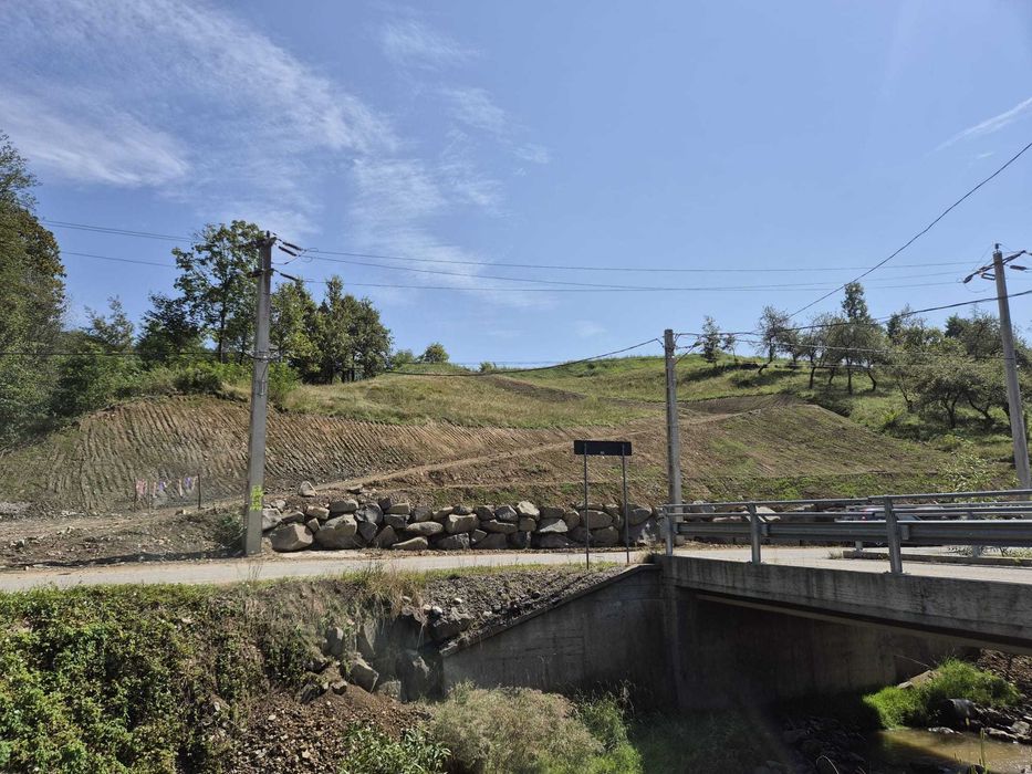 teren de vanzare slatioara (com stramtura)