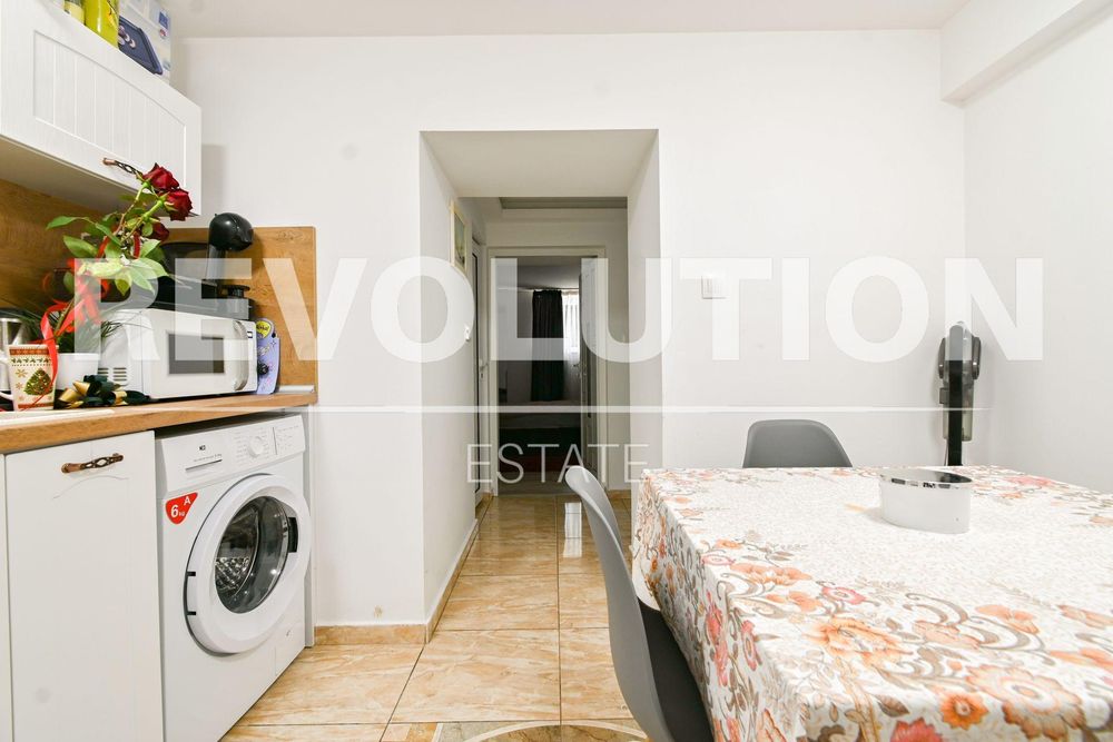 Продава се Тристаен апартамент в София, Център - 68 кв.м за 1125 €/кв.м - Снимка #1