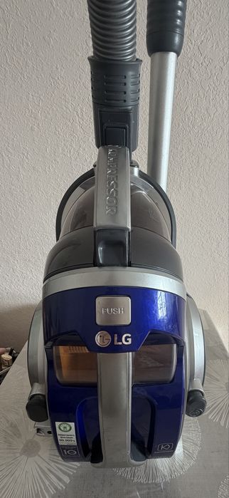 Продается пылесос LG