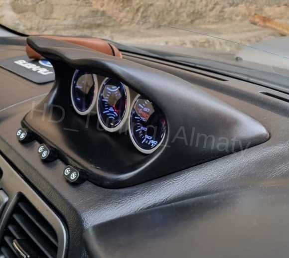 Подиум под датчики на панель Subaru Impreza GDB