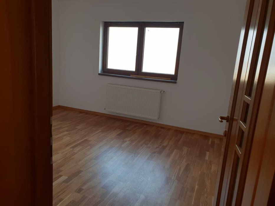 Inchiriez apartament