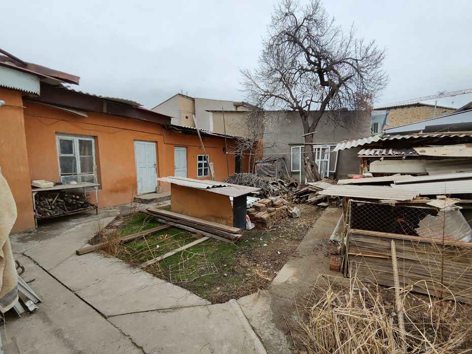 Bodomzor metro uy sotiladi