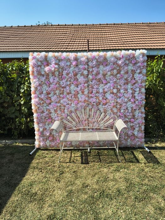Inchiriez decor evenimente, panou floral, masa + oglinda mireasa , bancuta, photo corner.