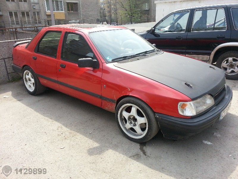 Продавам Форд Сиера 91 година седан на части 3 броя