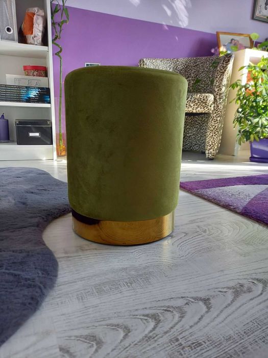 Табуретка,зелено кадифе, 36 x 28 см