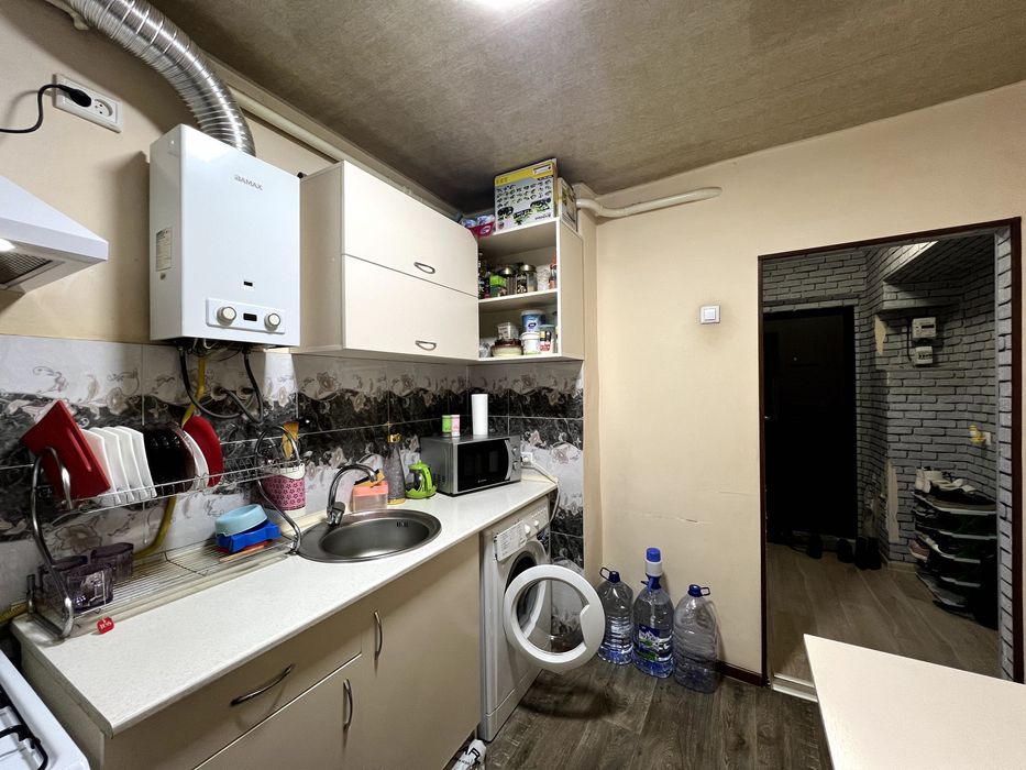 Продаётся 1 комн квартира 27 м2 кирпич Новомосковская стадион "СТАРТ"