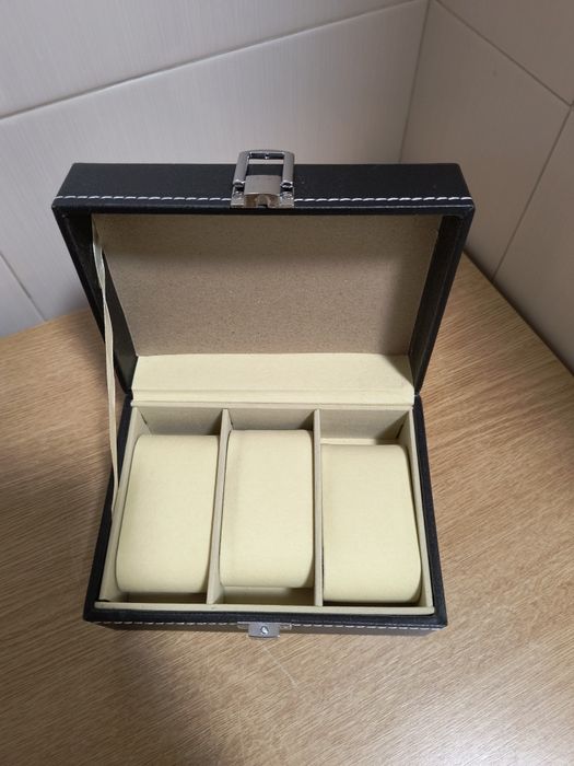 Чисто нова кутия за часовници 15×11×8см