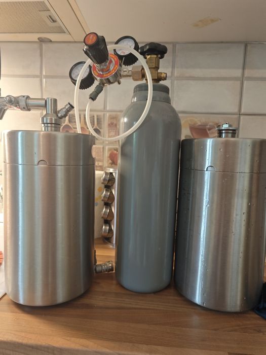 Vând sistem complet pentru carbonatare și servire bere, kombucha, kefir de apă, cidru, apă carbogazoasă și alte băuturi fermentate/carbogazificate.