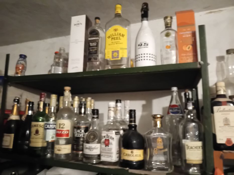 Кутии и бутилки от уиски