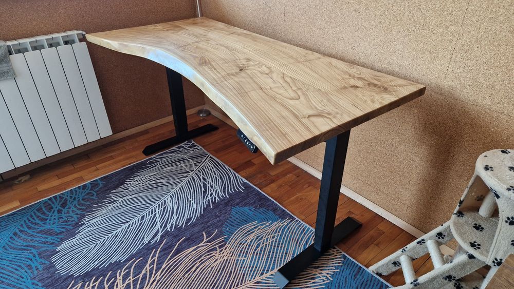 Бюро с ел.регулируема височина/Heightadjustable electric desk гр