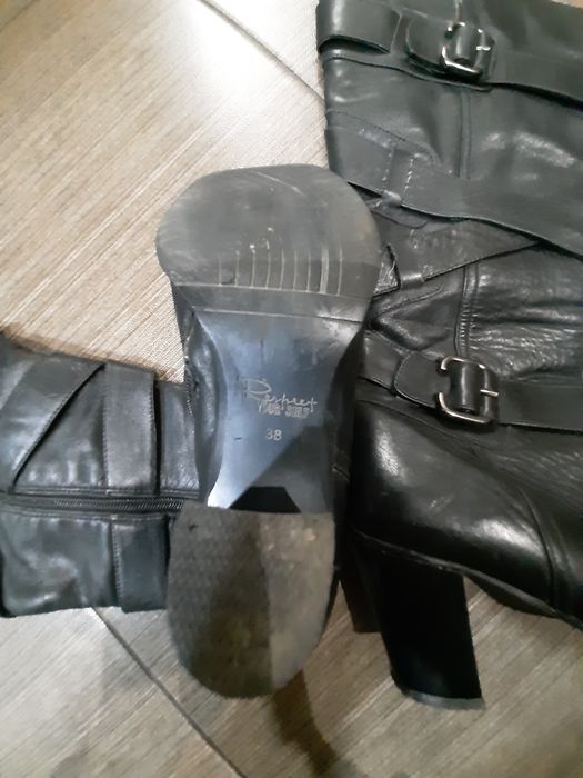 Продам куртки и обувь.