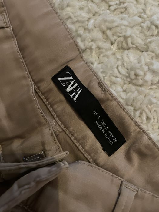 Pantaloni cargo zara