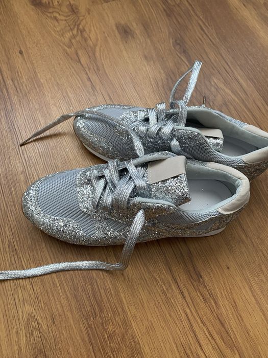 Продам кроссовки.