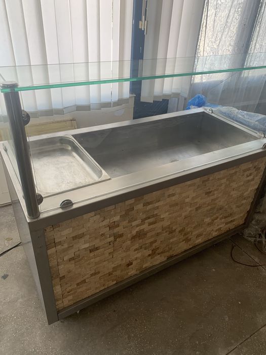 Vând vitrine frigorifice