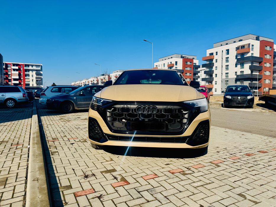 inchirieri auto  suv de lux audi q8