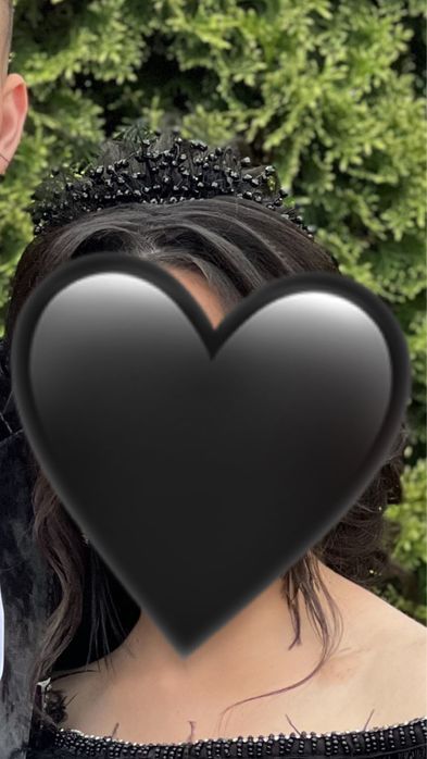 Официална рокля с перли и пера