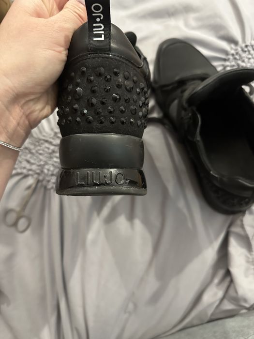 Adidasi liu jo negri cu strasuri