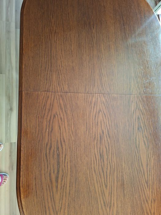 Продавам маса дъбова.