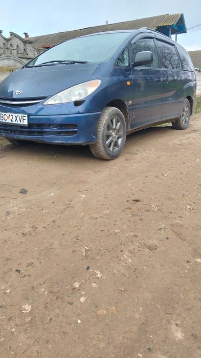 Se vinde mașină Toyota Previa în stare bună de funcționare.