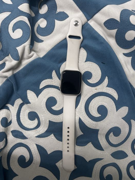 Продам Apple watch SE 2