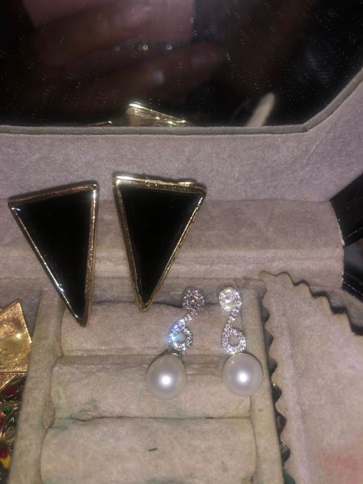 Стильные короткие серьги