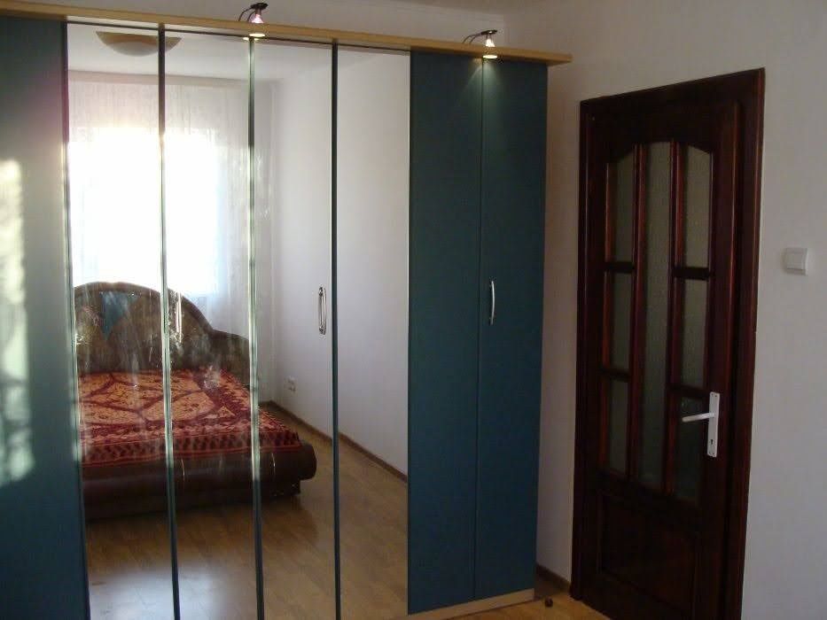 Închiriez apartament 3 camere zona uta