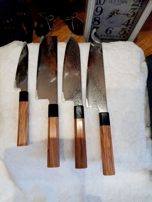 Страхотни, нови ножове Дамаска  стомана,  с дрьжка от маслиново дьрво