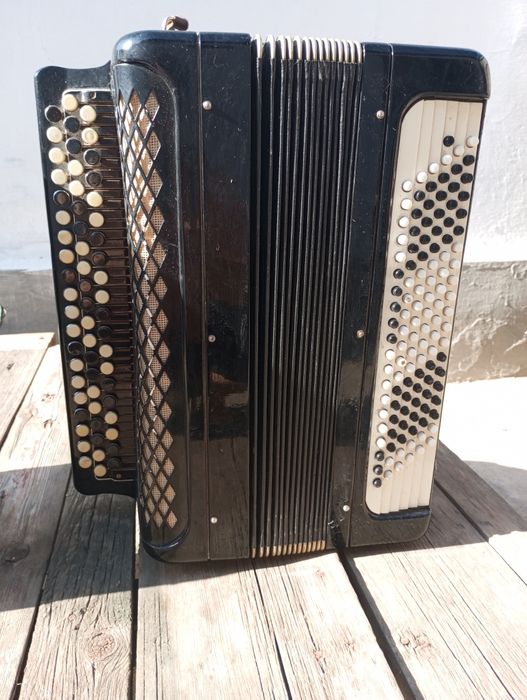 Продам аккордеон и баян