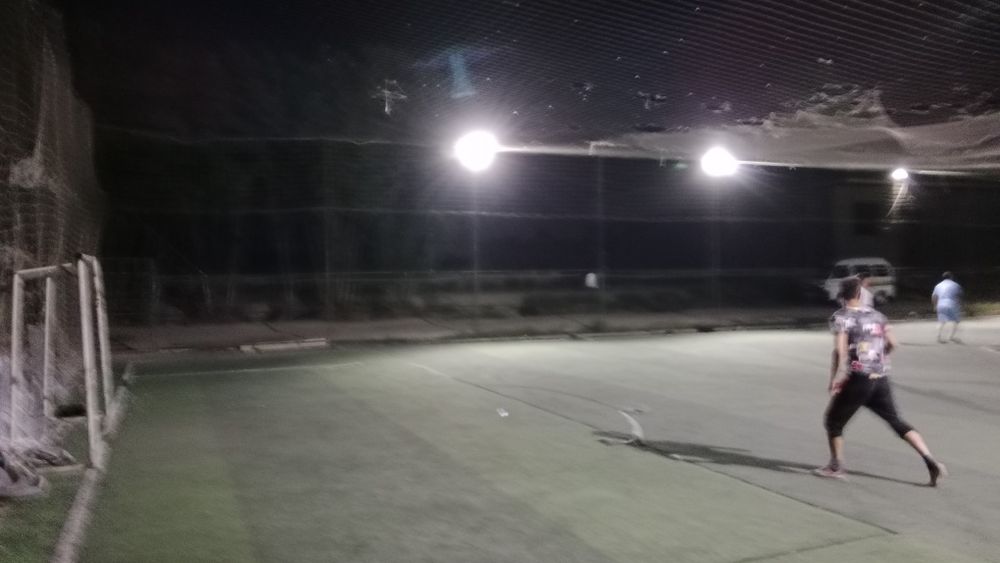 Futbol maydoni sotiladi