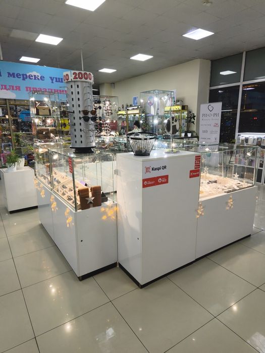 Островок, витрина 7 КВ.м.