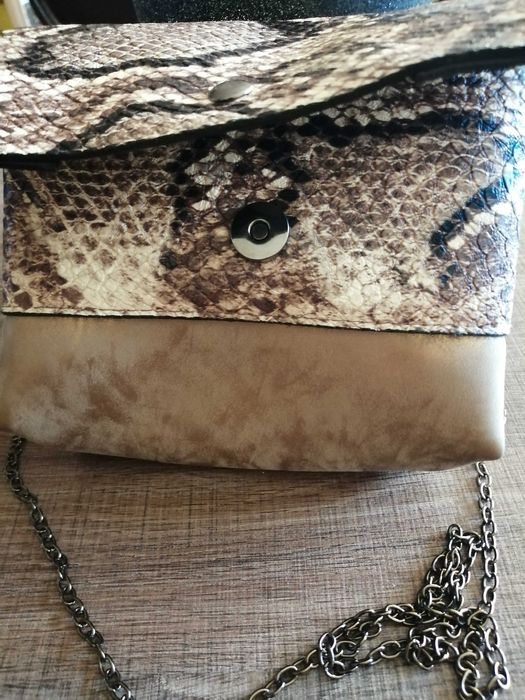 КРАСИВА чанта 2в1, бежово-златисто, с животински принт 30лв