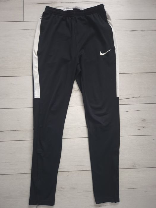 Спортен екип Nike. Размер S