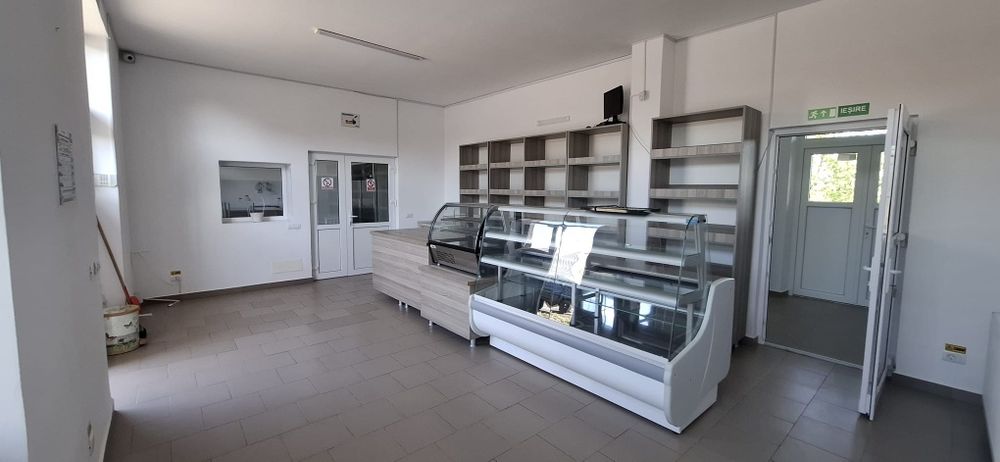 Închiriez spațiu comercial  magazin bar patiserie