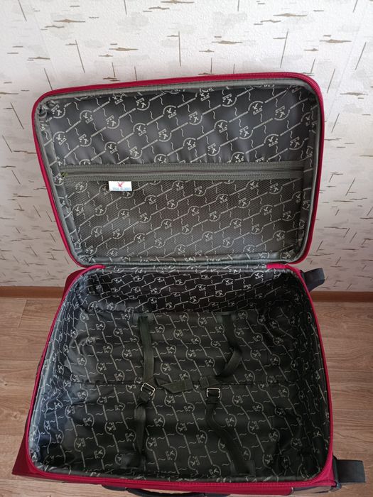 Чемодан продается