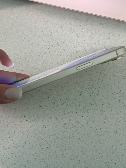 Iphone 15 galben