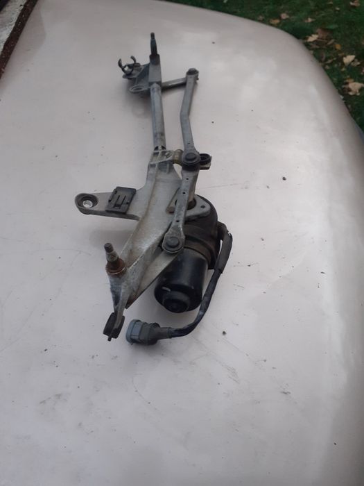 Vând ștergător de parbriz   de La