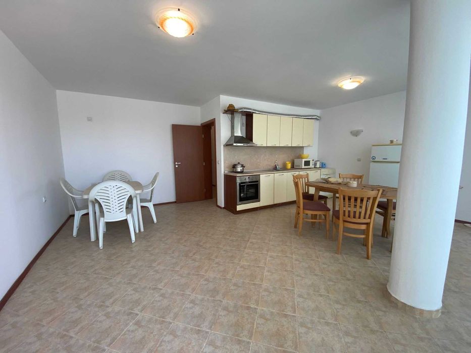 Продава се Тристаен апартамент в с. Божурец, Област Добрич - 120 кв.м за 409 €/кв.м - Снимка #2