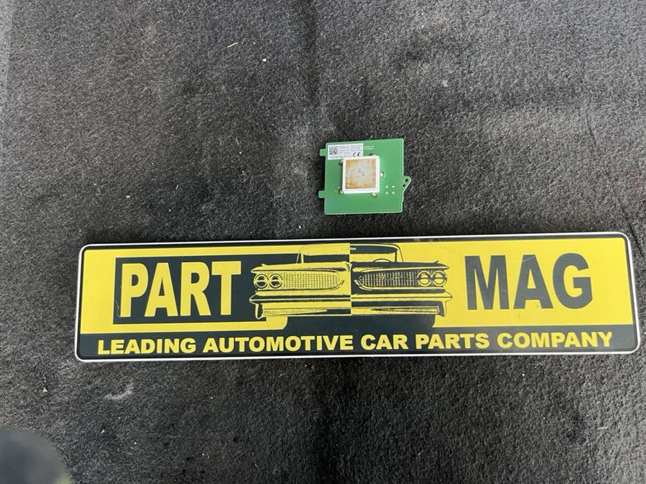 Антена GPS, GLONASS Tesla model 3, model Y 1079734 C