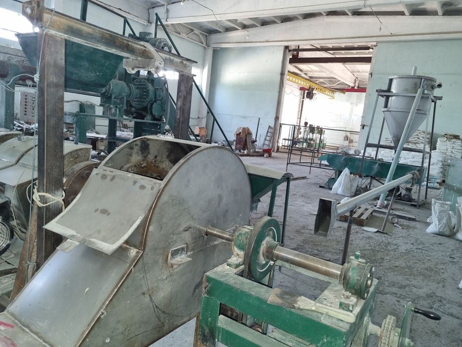 Двухшнековый экструдер продается
