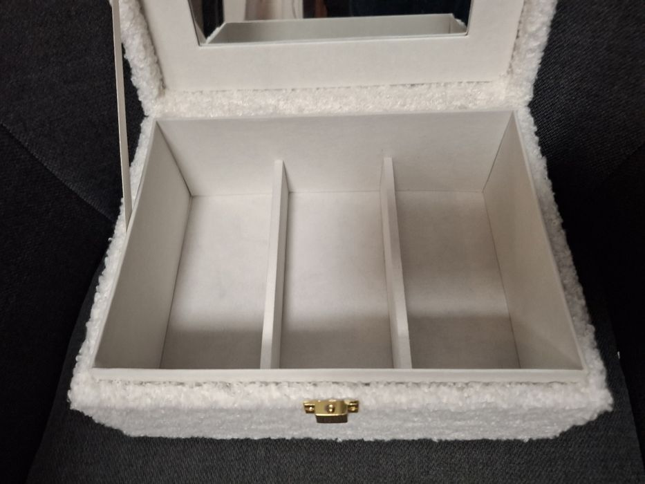 Плюшена кутия за бижута с огледало, на 2 нива