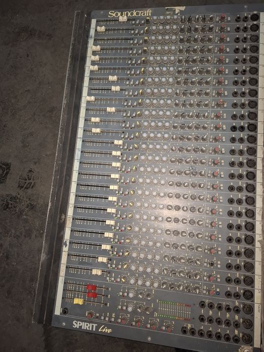 Професионален пулт Soundcraft Spirit Live
Продавам аналогов миксер Sou