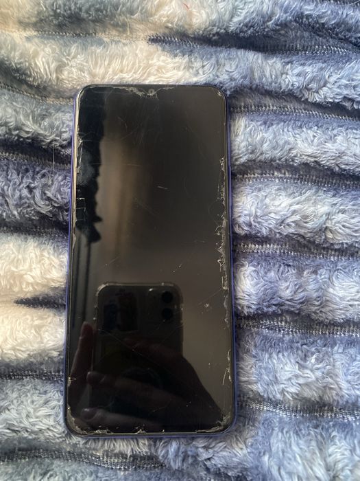 Продам телефон vivo Y21