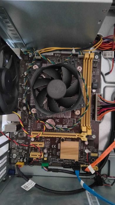 Unitate PC Desktop cu placă ASUS H81M-K –