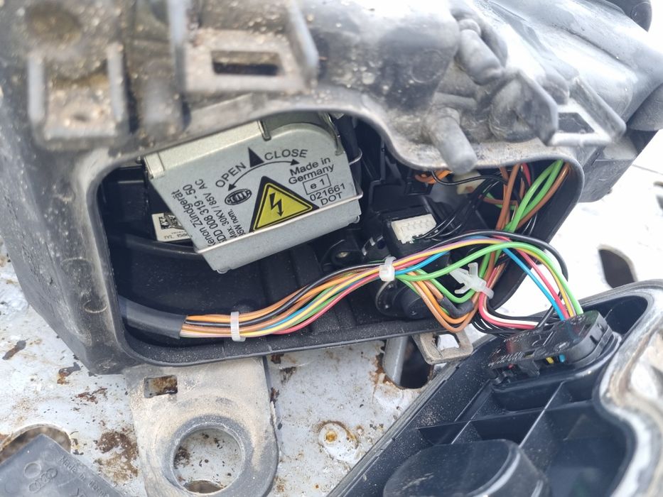 Десен фар за Ауди А8 Д3 2006г биксенот завиващ обурудван