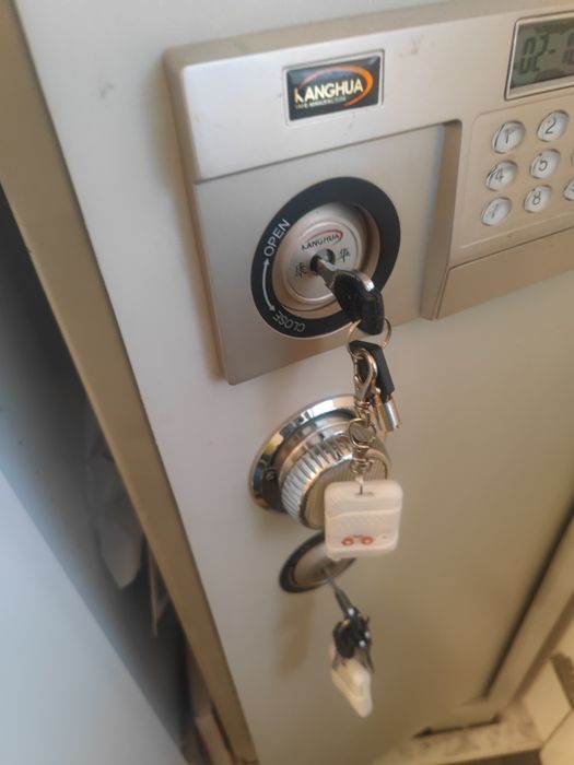 хозяйственный металлический ящик