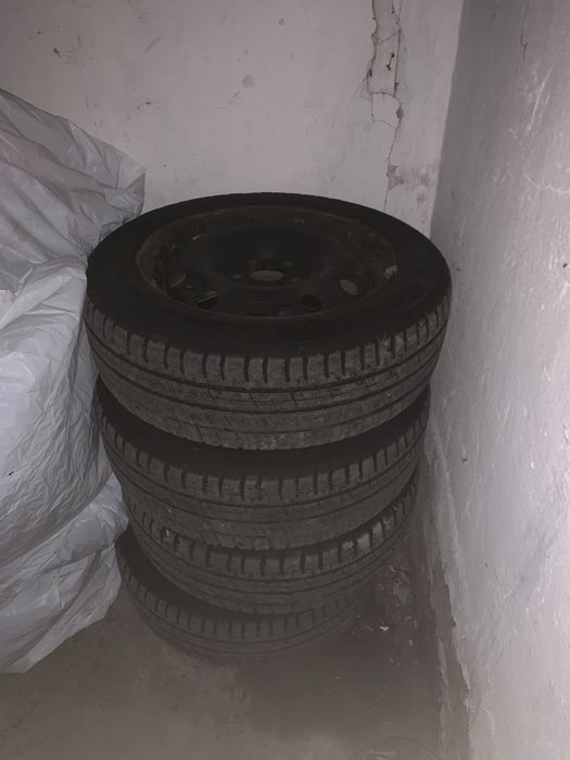 Летнея резина с дисками  в хорошем состояние