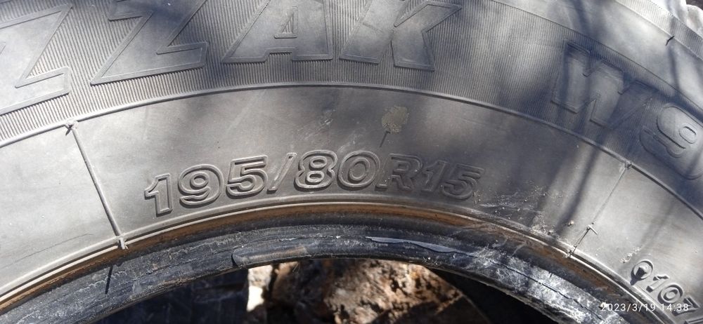Продам резину пятнадцатую три вида