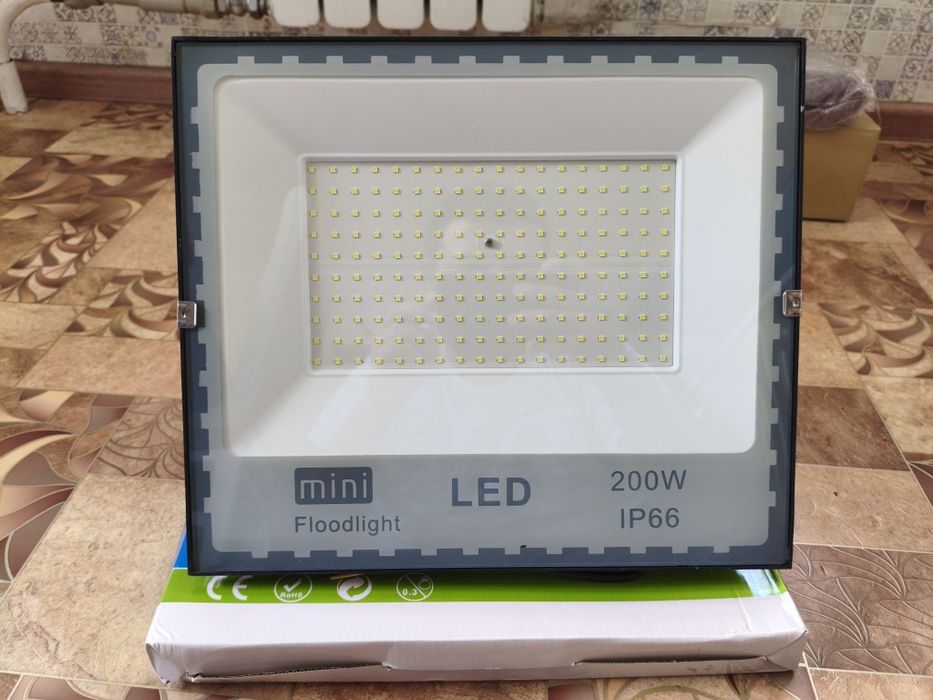 Продам LED-прожектор 200W IP66