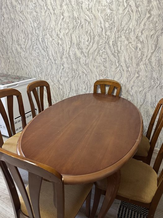 Продам деревянный стол со стульями